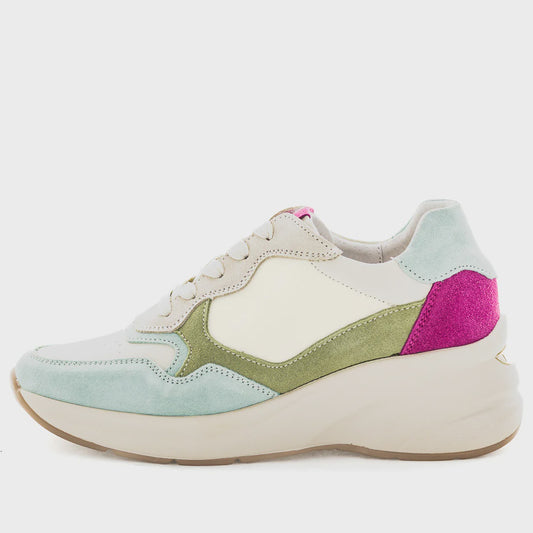 Chasin Sneaker